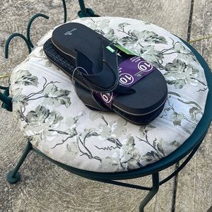 Brand new black sandals/ flip-flops